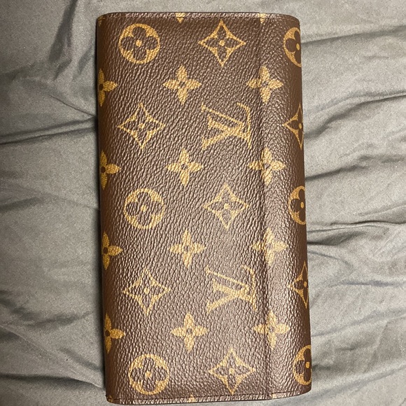 Like new- I have original box but no receipt- purchased online-100% authentic - Picture 3 of 4